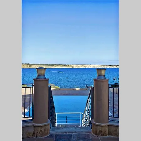 Sunny In Tas-sellum Mellieha, Malta. Ghajn Zejtuna