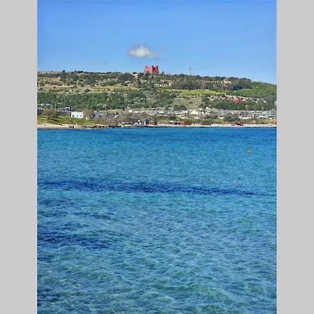 Sunny In Tas-sellum Mellieha, Malta. דירה